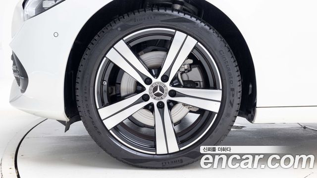 Mercedes-Benz C-Class 2026 — photo 5