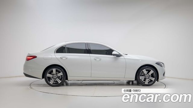 Mercedes-Benz C-Class 2026 — photo 9