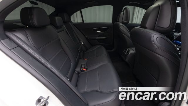 Mercedes-Benz C-Class 2026 — photo 14