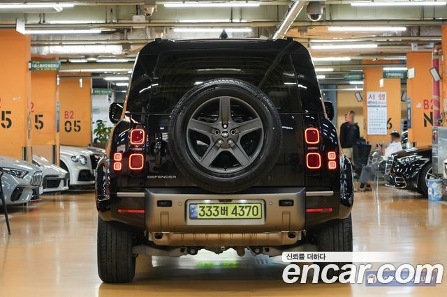 Land Rover Defender 2024 — photo 4