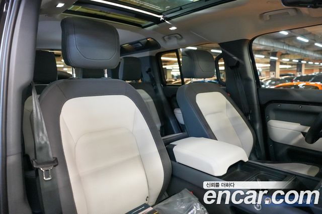 Land Rover Defender 2024 — photo 5