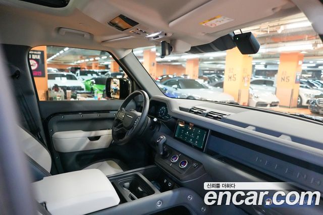 Land Rover Defender 2024 — photo 6