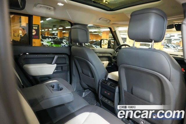 Land Rover Defender 2024 — photo 12