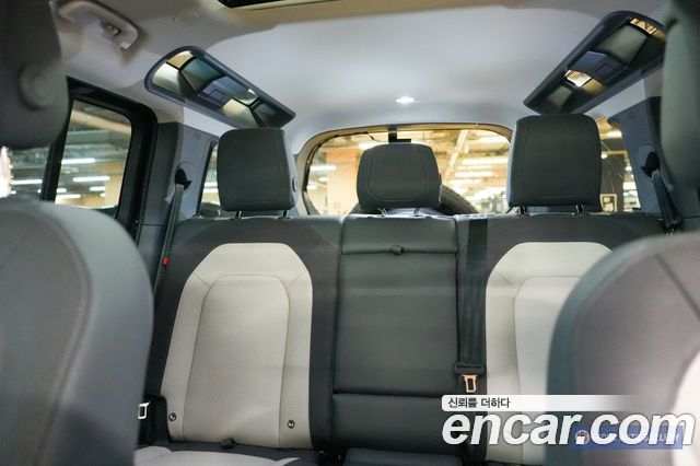 Land Rover Defender 2024 — photo 15