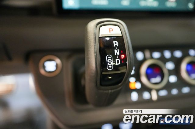 Land Rover Defender 2024 — photo 16