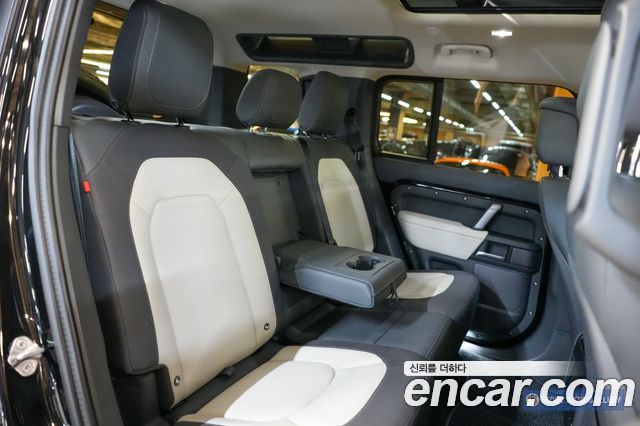 Land Rover Defender 2024 — photo 19