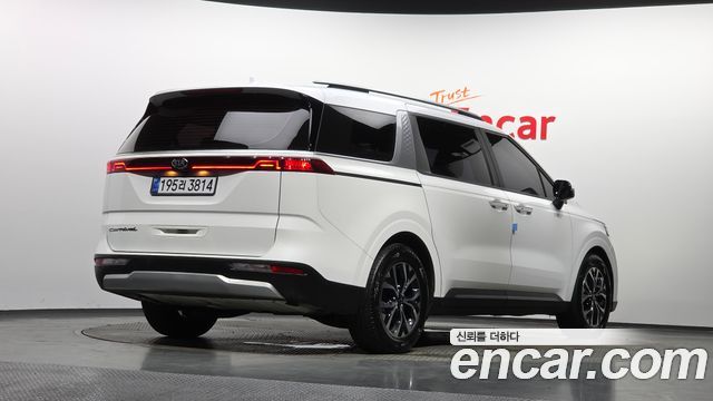 Kia Canival 2021 — photo 2