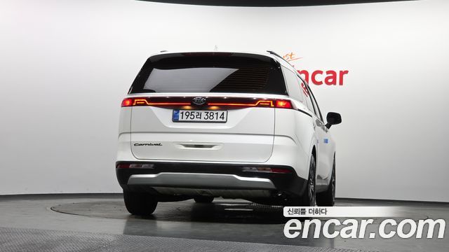 Kia Canival 2021 — photo 4