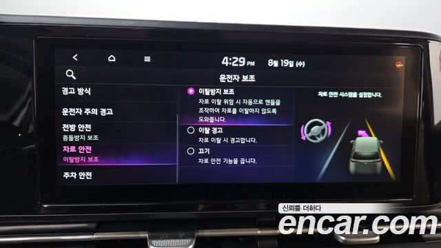 Kia Canival 2021 — photo 16