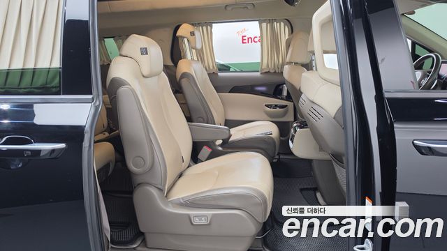 Kia Canival 2023 — photo 17