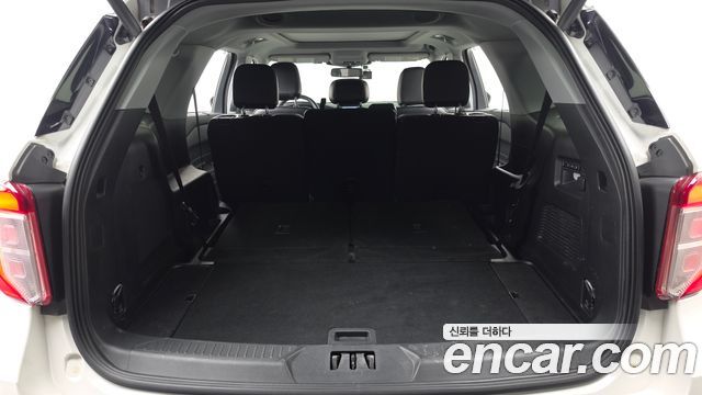 Ford Explorer 2023 — photo 20