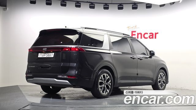 Kia Canival 2021 — photo 2