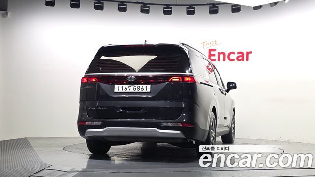 Kia Canival 2021 — photo 4