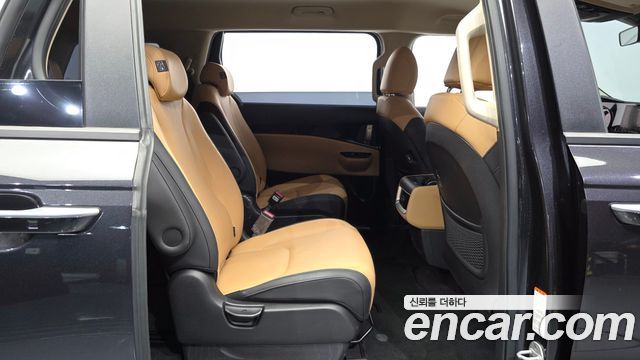 Kia Canival 2021 — photo 11