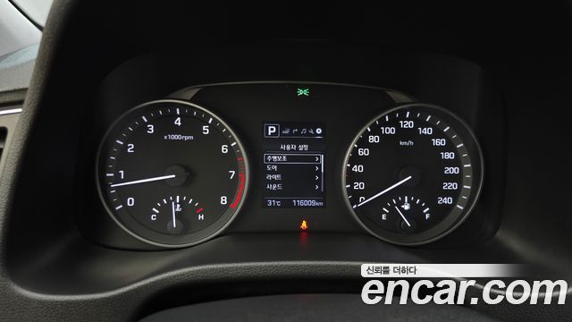 Hyundai AVANTE 2018 — photo 11