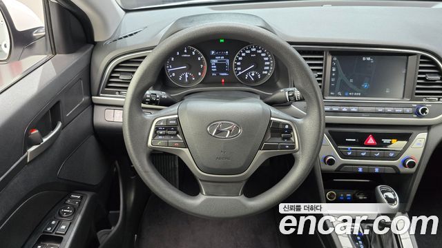 Hyundai AVANTE 2018 — photo 19