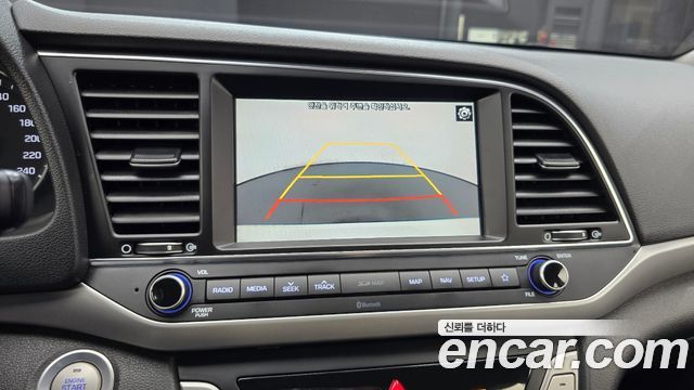 Hyundai AVANTE 2018 — photo 21