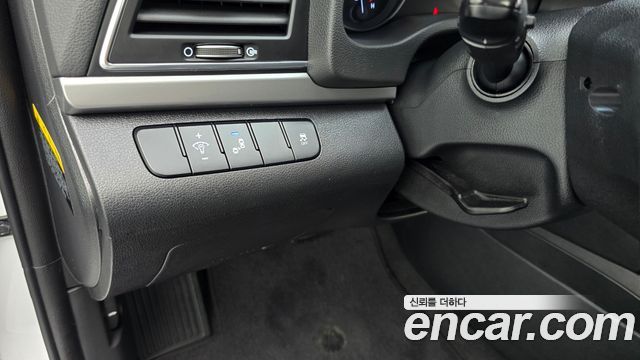 Hyundai AVANTE 2018 — photo 25