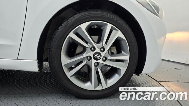 Hyundai AVANTE 2018 — photo 7
