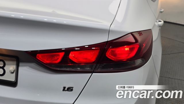 Hyundai AVANTE 2018 — photo 9