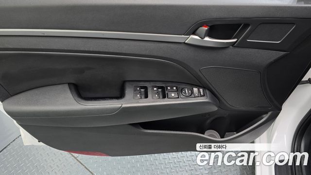 Hyundai AVANTE 2018 — photo 14