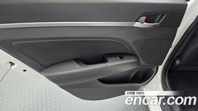 Hyundai AVANTE 2018 — photo 15