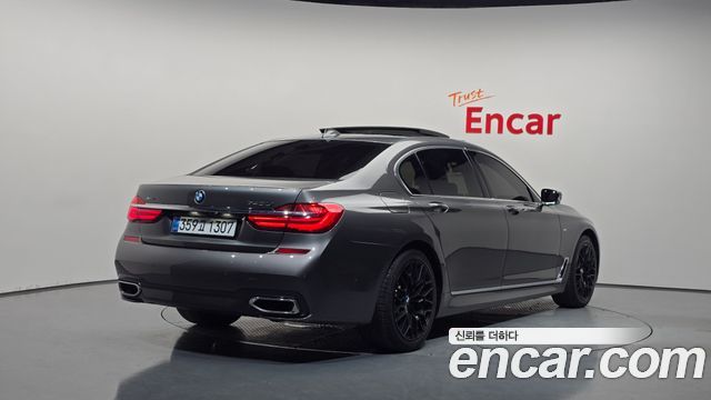 BMW 7-Series 2017 — photo 2