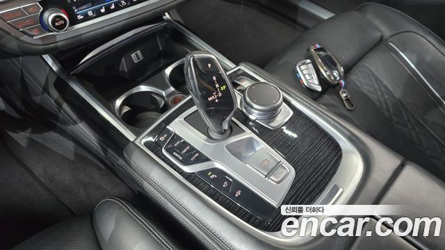 BMW 7-Series 2017 — photo 12