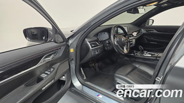 BMW 7-Series 2017 — photo 13
