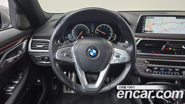 BMW 7-Series 2017 — photo 18