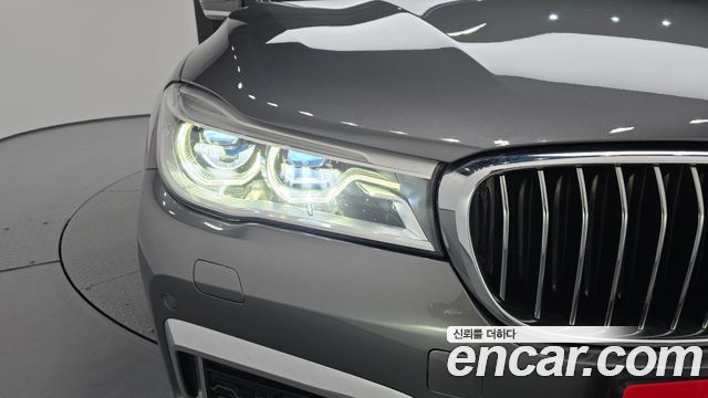 BMW 7-Series 2017 — photo 8