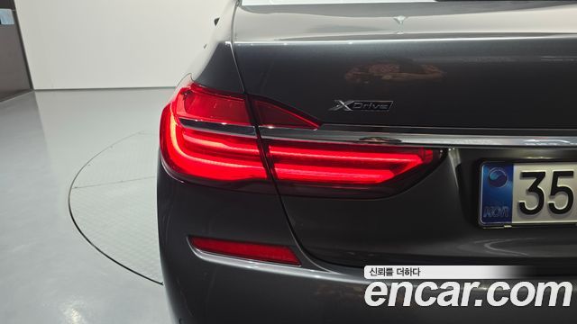 BMW 7-Series 2017 — photo 9