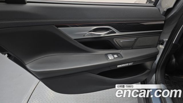 BMW 7-Series 2017 — photo 15