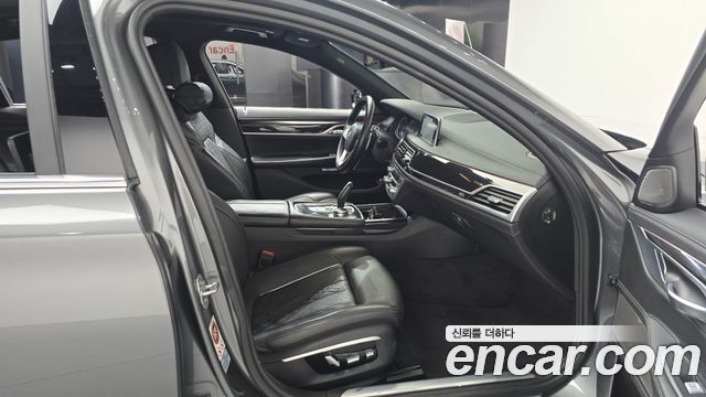 BMW 7-Series 2017 — photo 16