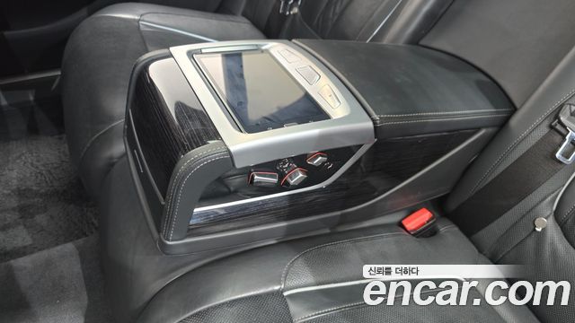 BMW 7-Series 2017 — photo 28