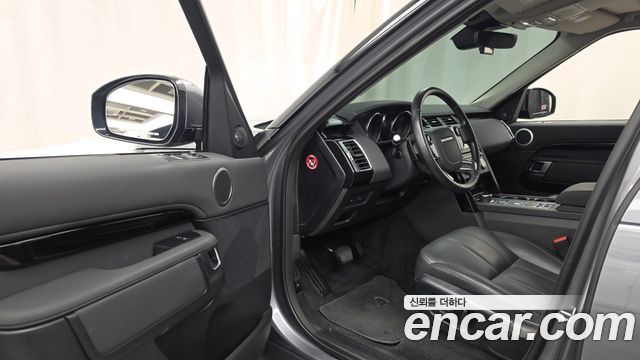 Land Rover Discovery 2020 — photo 13
