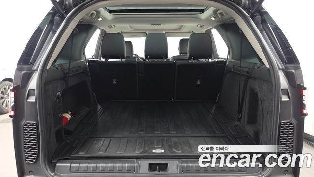 Land Rover Discovery 2020 — photo 26