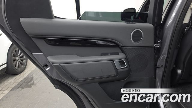 Land Rover Discovery 2020 — photo 15