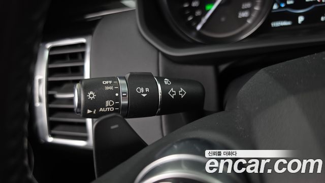 Land Rover Discovery 2020 — photo 30