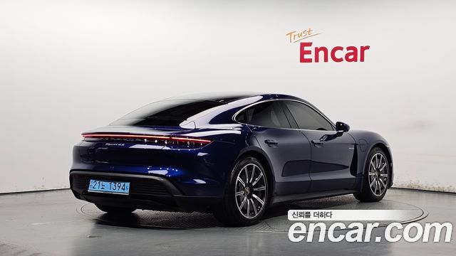 Porsche Taycan 2021 — photo 2