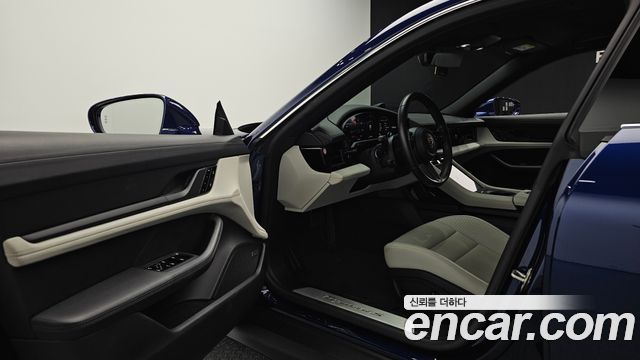 Porsche Taycan 2021 — photo 10