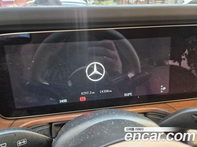 Mercedes-Benz G-Class 2025 — photo 8