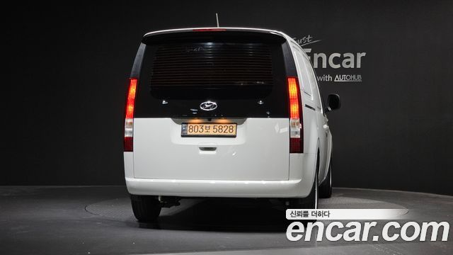 Hyundai Staria 2022 — photo 4