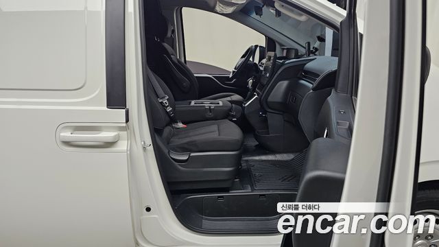 Hyundai Staria 2022 — photo 16