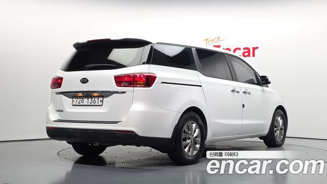 Kia Canival 2019 — photo 2