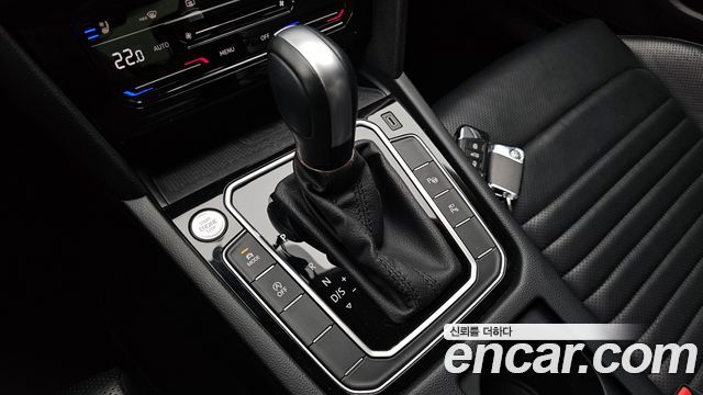 Volkswagen Passat 2022 — photo 12