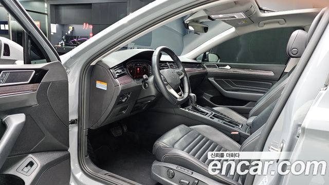 Volkswagen Passat 2022 — photo 13