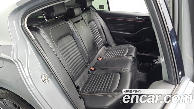 Volkswagen Passat 2022 — photo 17