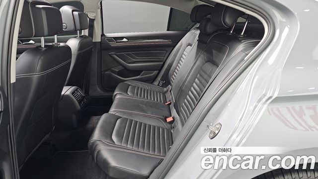 Volkswagen Passat 2022 — photo 18