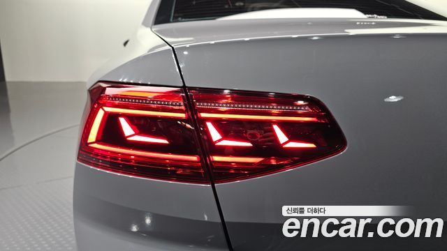Volkswagen Passat 2022 — photo 9